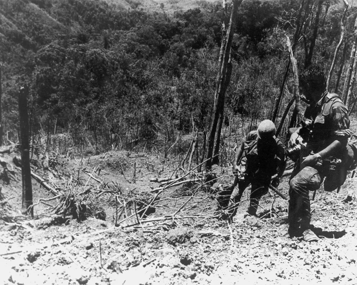 Soldiers of the 101st Airborne Division on Hamburger Hill in May 1969